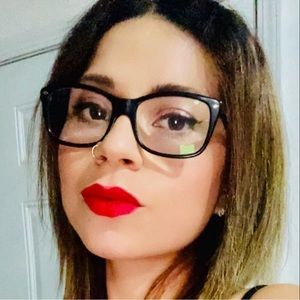 Meet your Posher, Elis